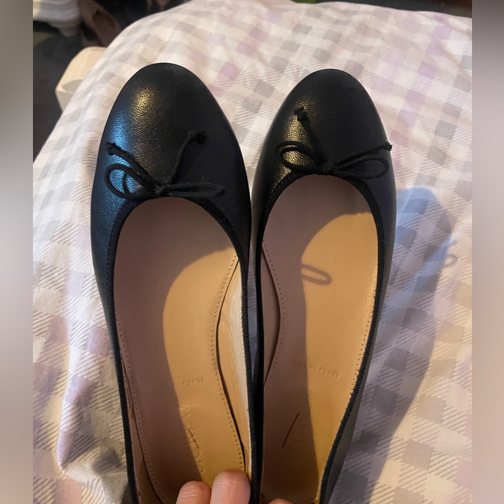 Perfect black flats size 5